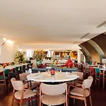 Отель Bairro Alto 5*