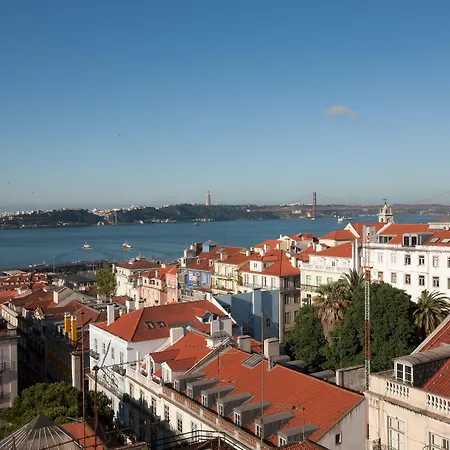 Bairro Alto - The Leading Of The World Готель