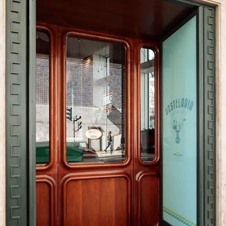 Bairro Alto - The Leading Of The World 5*