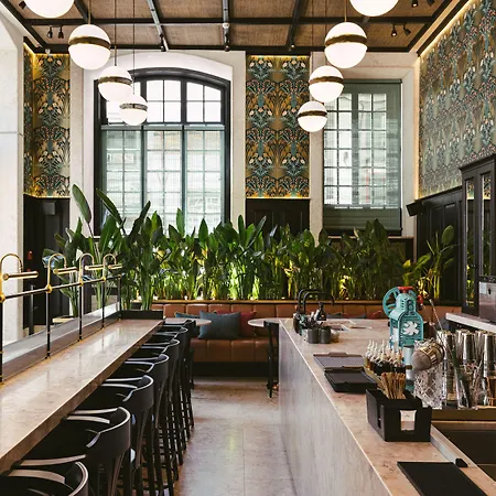 Bairro Alto - The Leading Of The World 5*