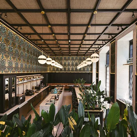 Bairro Alto - The Leading Of The World 5*