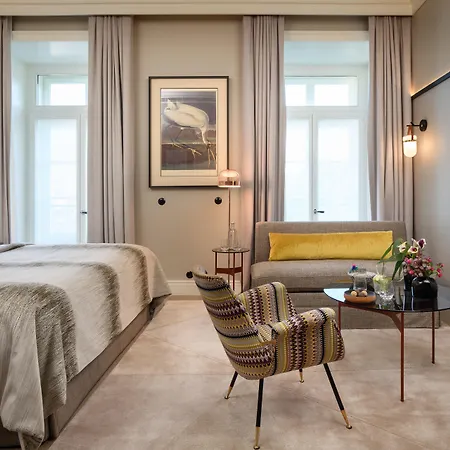 Bairro Alto - The Leading Of The World 5*